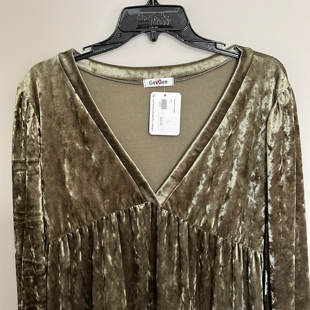 GeeGee Size Large NWT Green Crushed Velvet Long Sleeve Dress - Picture 2 of 6